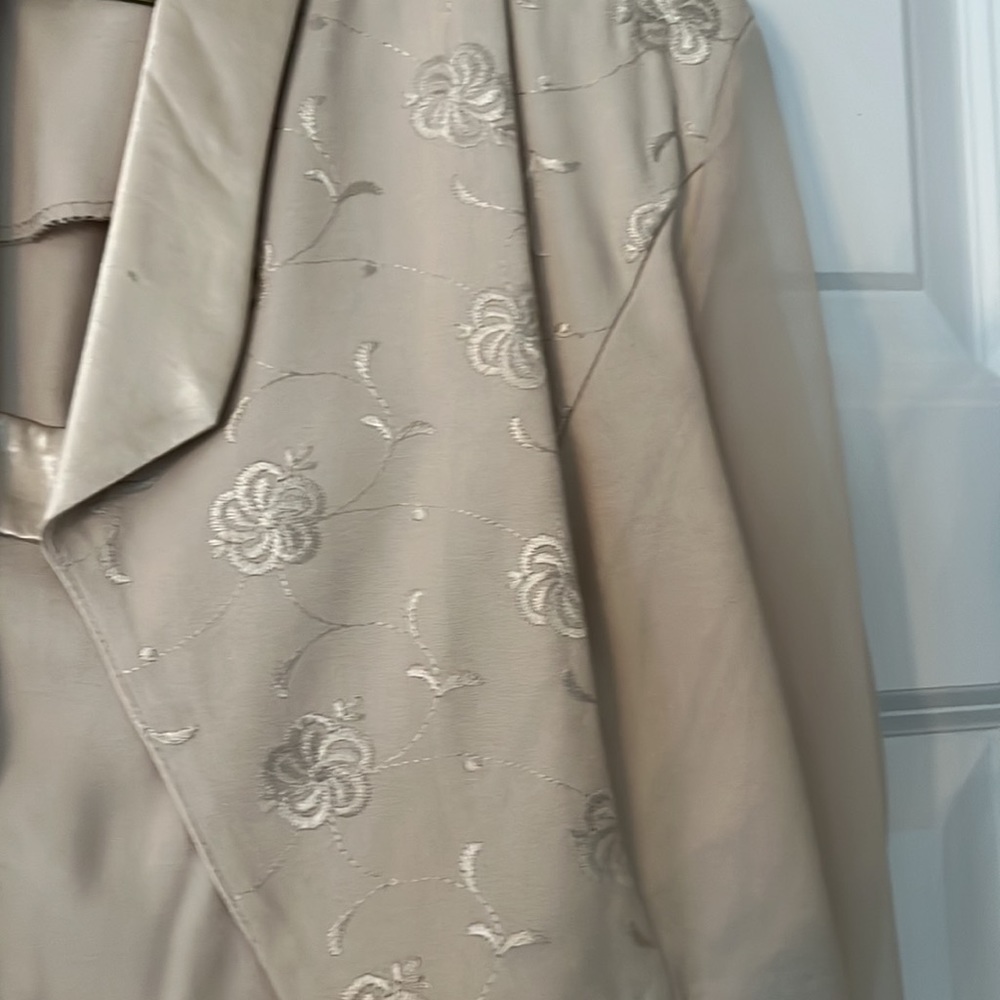 Floor length beige dress with removable jacket. - Picture 6 of 6